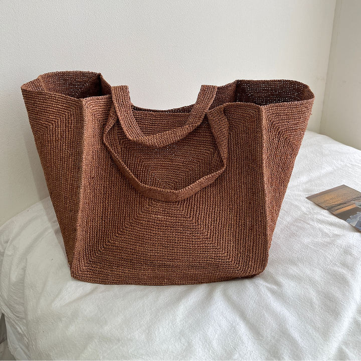 Handcrafted straw bag with stylish design Bowlift