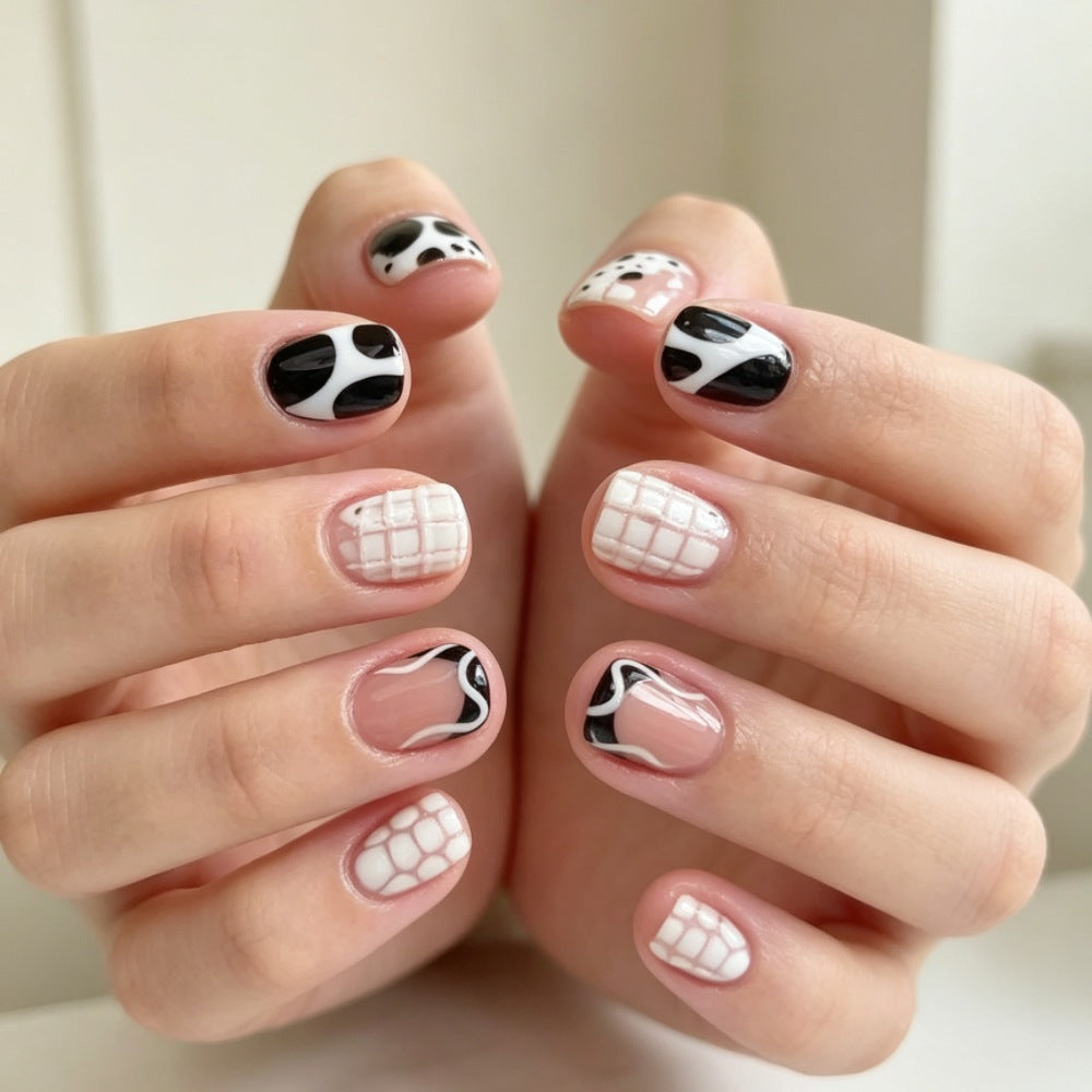 Stylish Press-On Nail Set with Shimmering Finish Bowlift