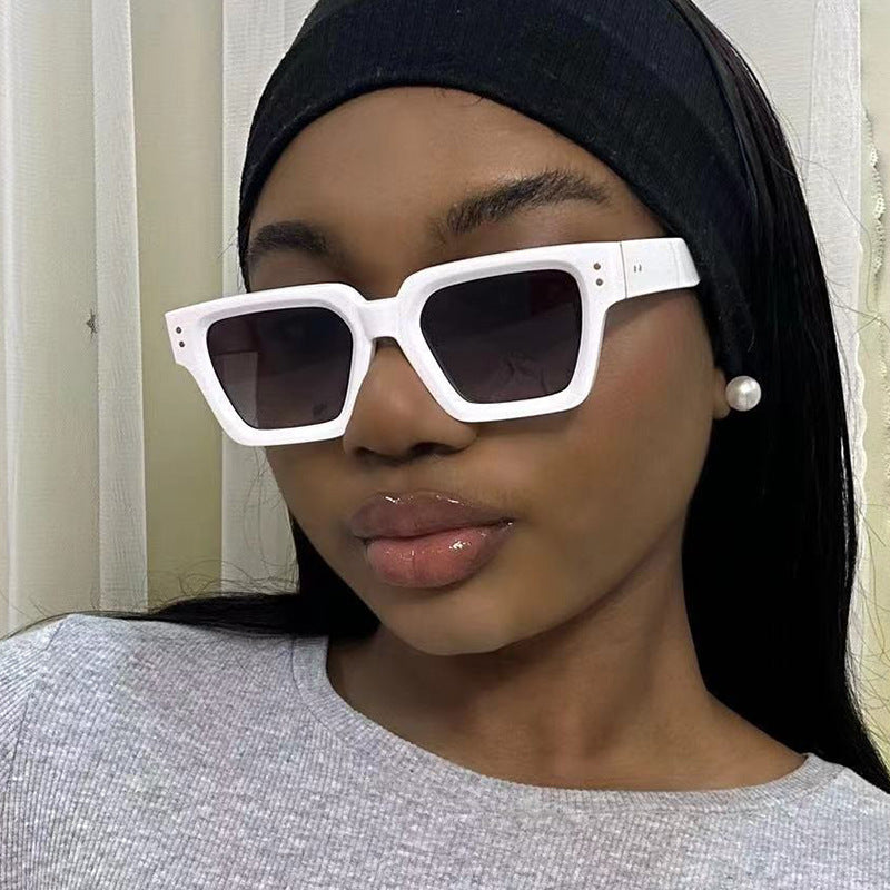 Women's trendy sunglasses in elegant oversized design Bowlift