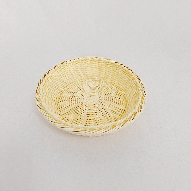 Basket with handwoven design Bowlift