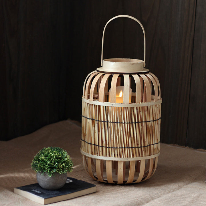 Handcrafted lantern made of bamboo and metal Bowlift