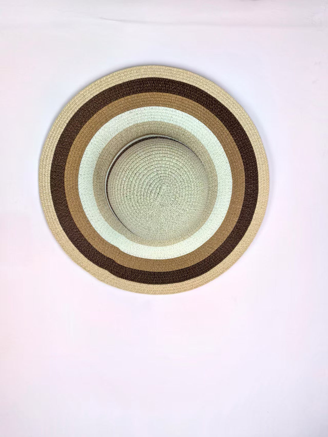 Summery beach bag and sun hat Bowlift