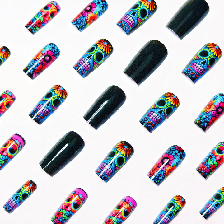 Nail art set with Lively Skull Design Bowlift