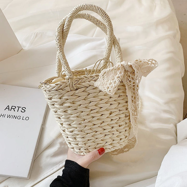 Playful basket bag with lace ribbon Bowlift