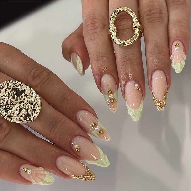 Artful nail set with floral accents Bowlift