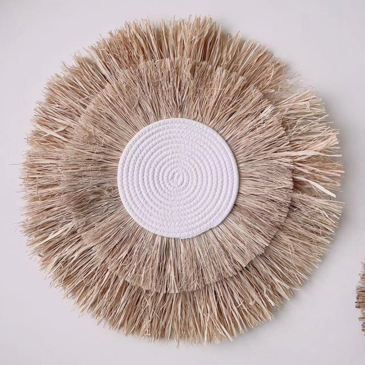 Decorative wall decoration with synthetic fiber and wooden beads Bowlift