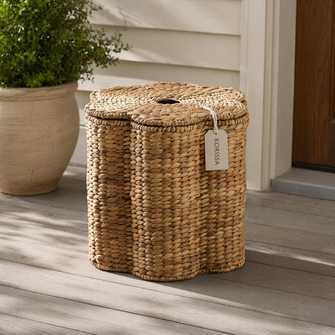 Chair made of braided natural material Bowlift