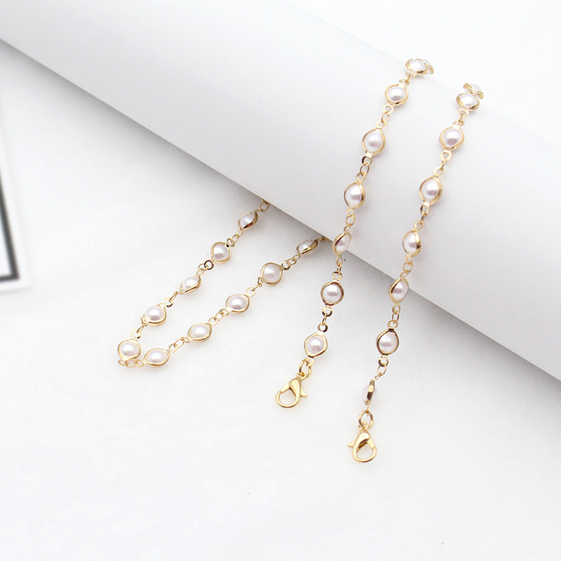 Elegant Pearl-Linked Eyewear Chain Bowlift
