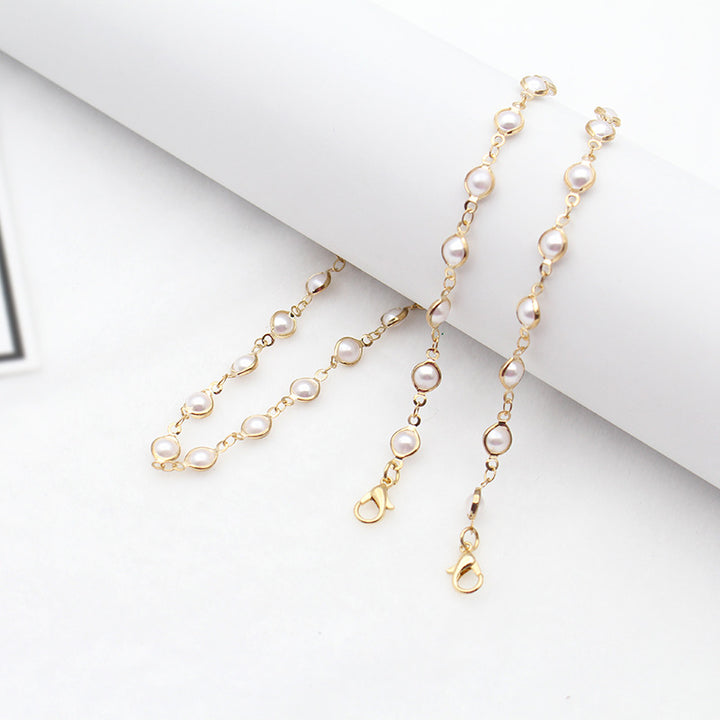 Elegant Pearl-Linked Eyewear Chain Bowlift