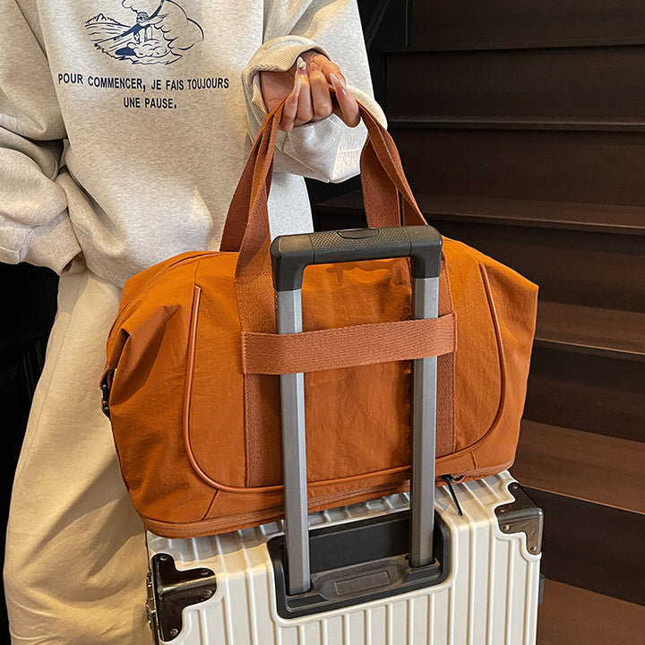 Elegant Travel Bag with Reinforced Bottom Bowlift