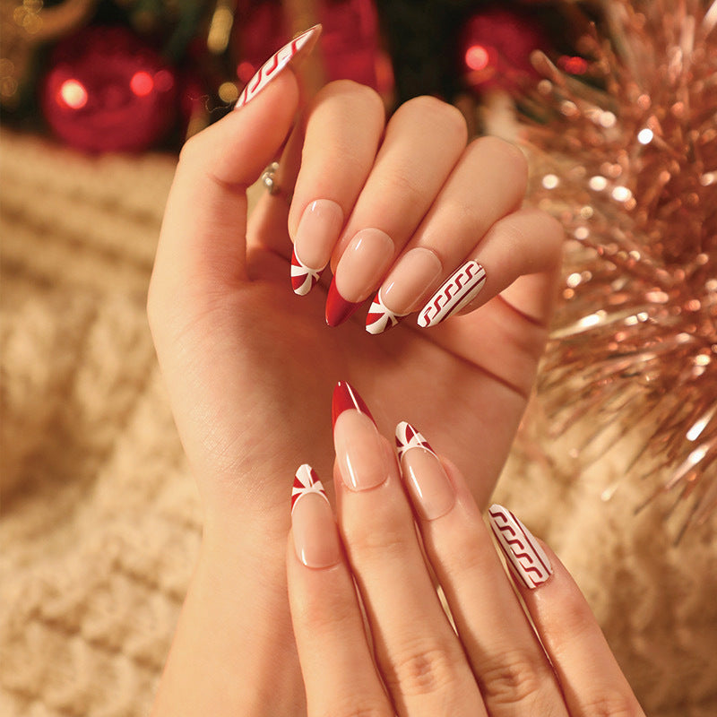 Artful Christmas nail art with original gingerbread motif Bowlift