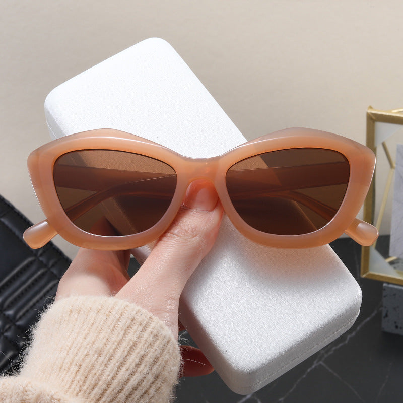 Ladies Cat-Eye Sunglasses with Stylish Leopard Pattern Bowlift