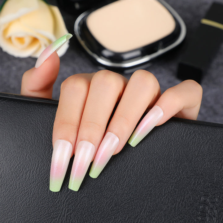 Glamorous artificial nails with gradient Bowlift