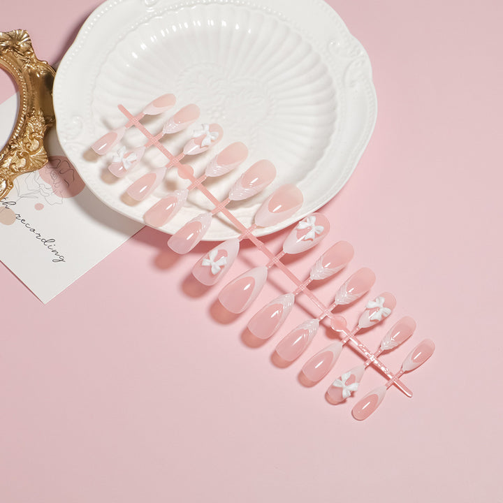 Elegant Floral Accent Press-On Nail Set Bowlift