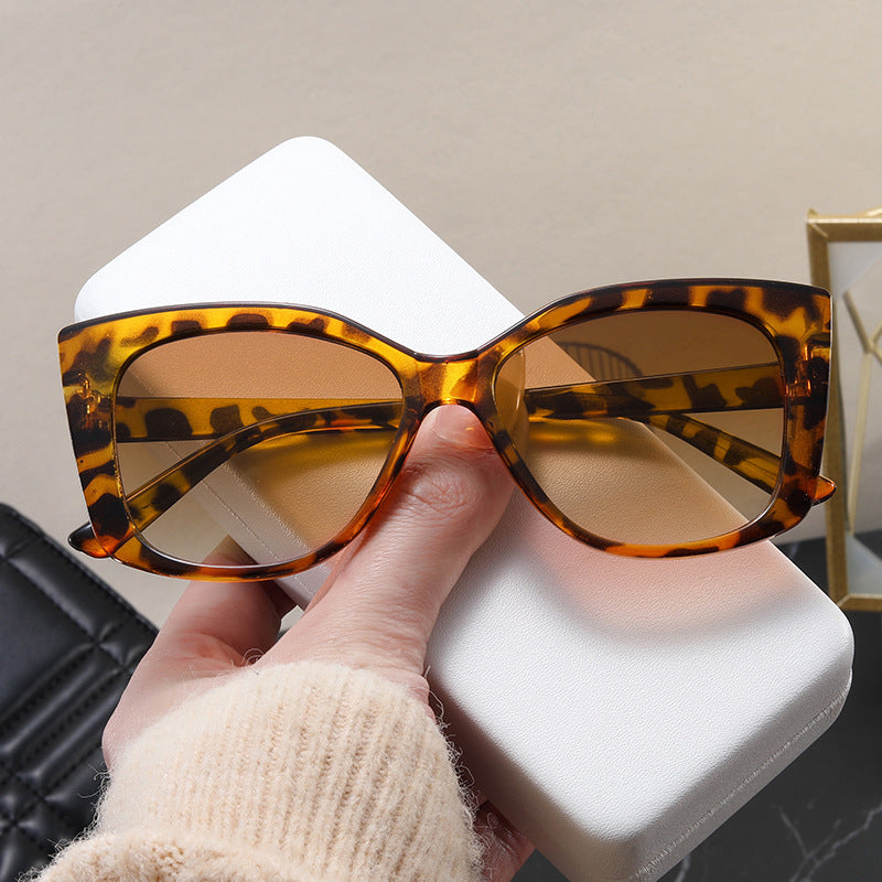 Women's Fashion Cat-Eye Sunglasses with Modern Design Bowlift