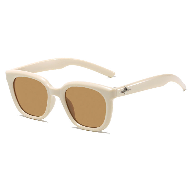 Fashionable Oversized Sunglasses Bowlift