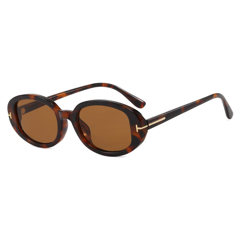 Ladies stylish oval sunglasses with golden details Bowlift