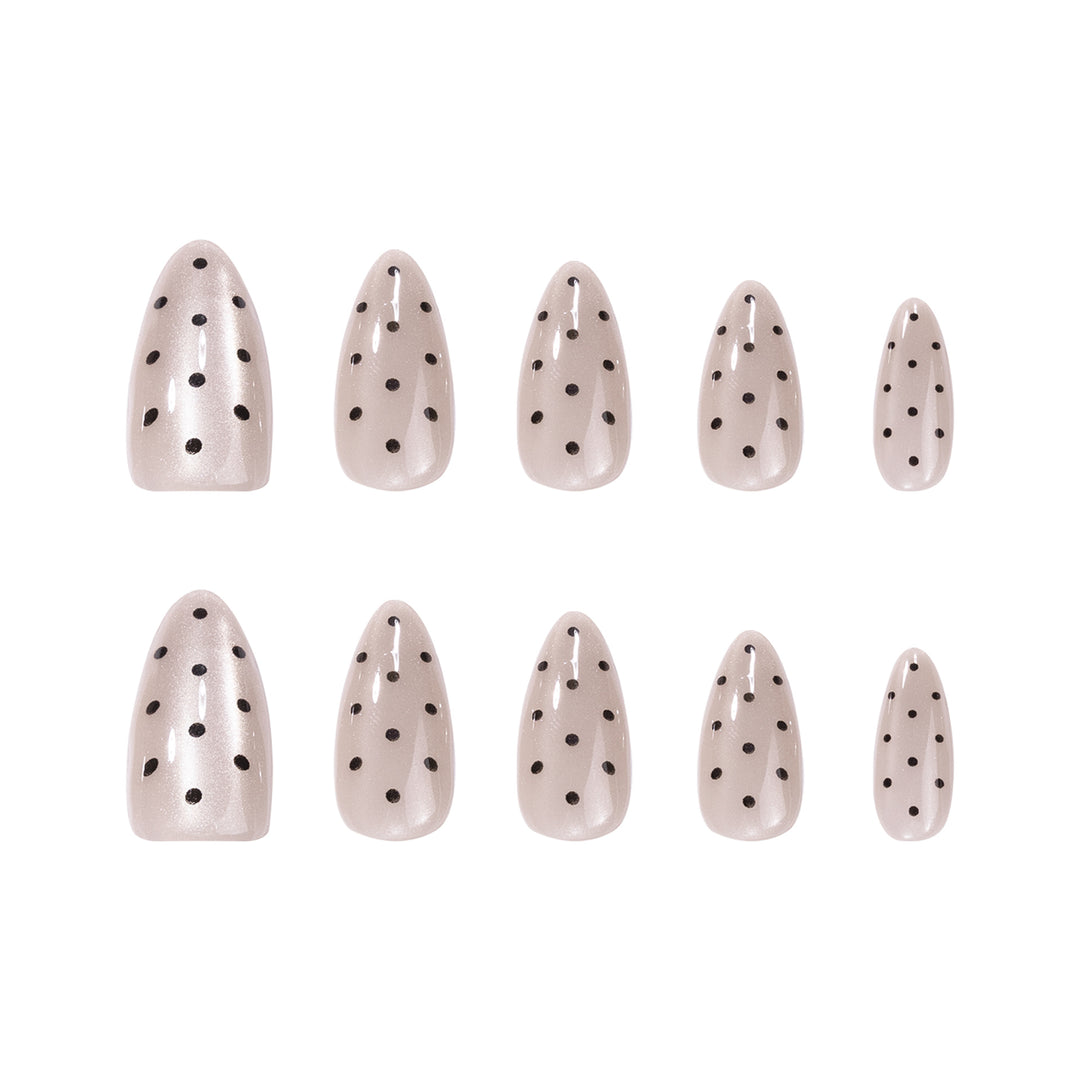 Artful nail tips in modern design Bowlift