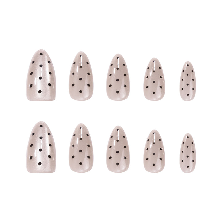 Artful nail tips in modern design Bowlift