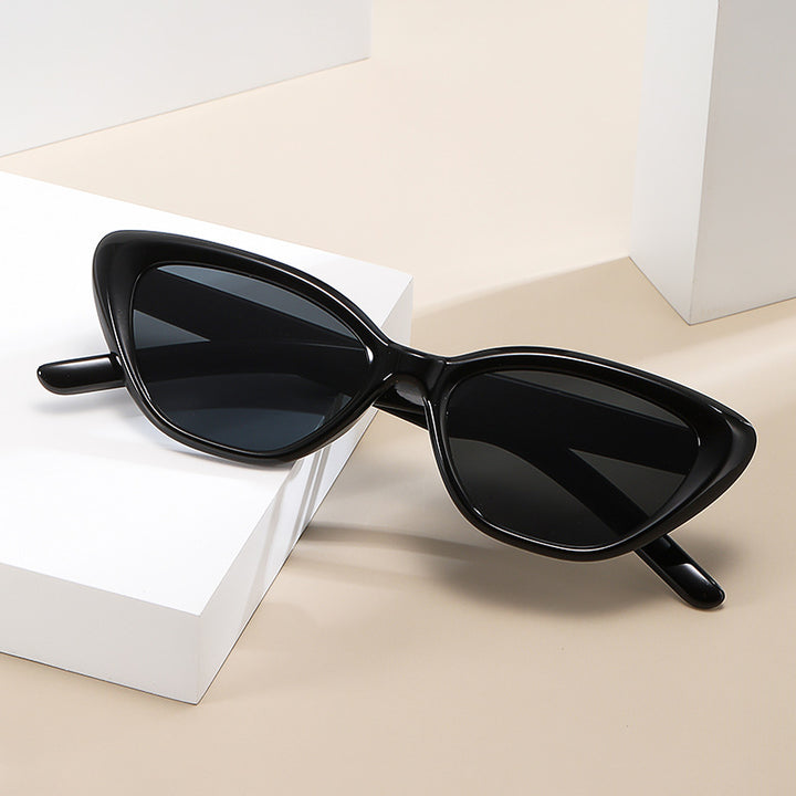 Women's Retro-Inspired Cat-Eye Sunglasses Bowlift