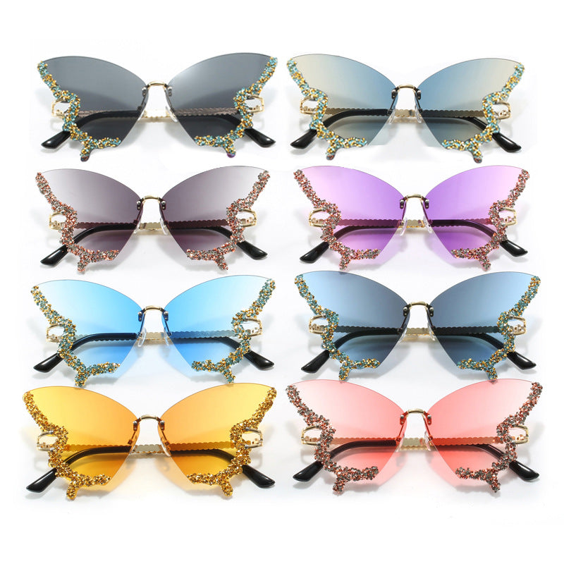 Ladies extravagant Cats Eye sunglasses with sparkling accents Bowlift