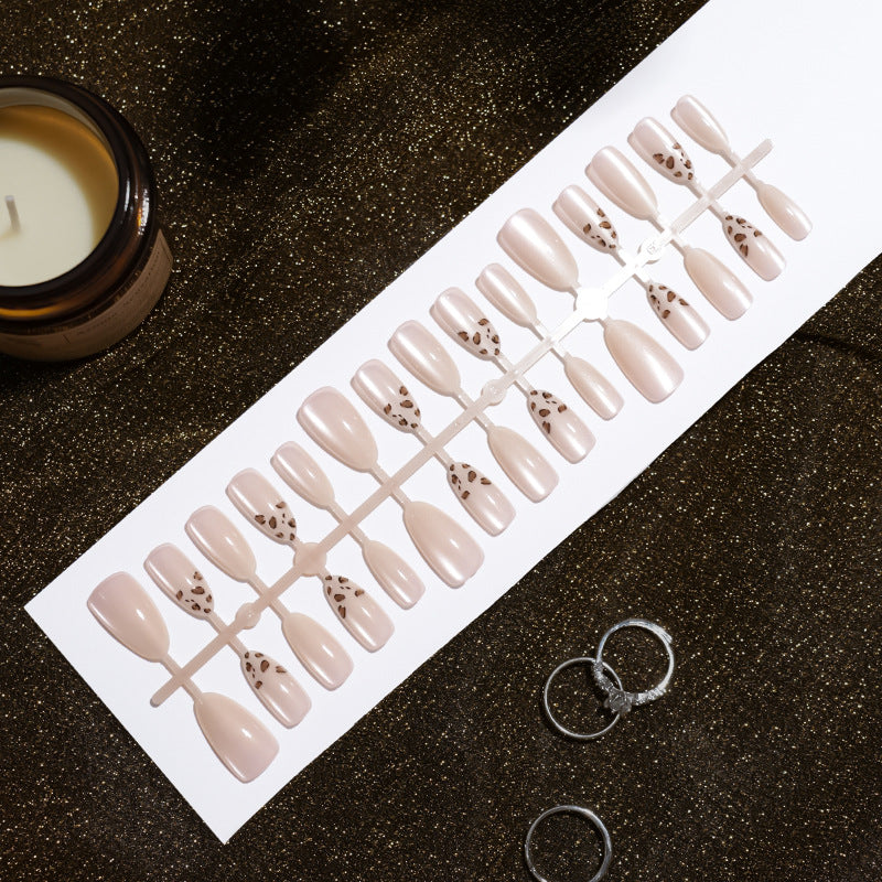Artificial Nail Tips in Modern Leopard Design Bowlift