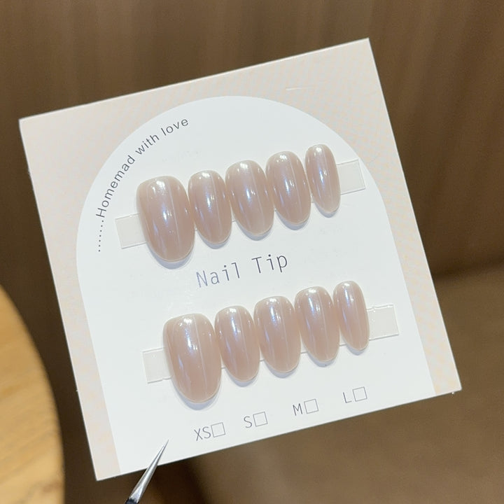 Artificial nails in a timeless elegant design Bowlift