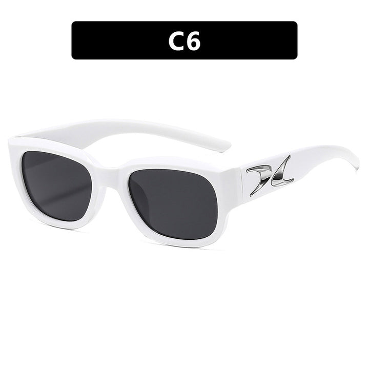 Women's sunglasses in fashionable retro design with stylish accents Bowlift