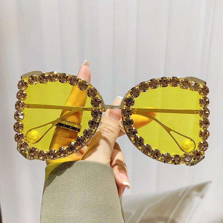 Women's extravagant cat-eye sunglasses with sparkling rhinestone frame Bowlift