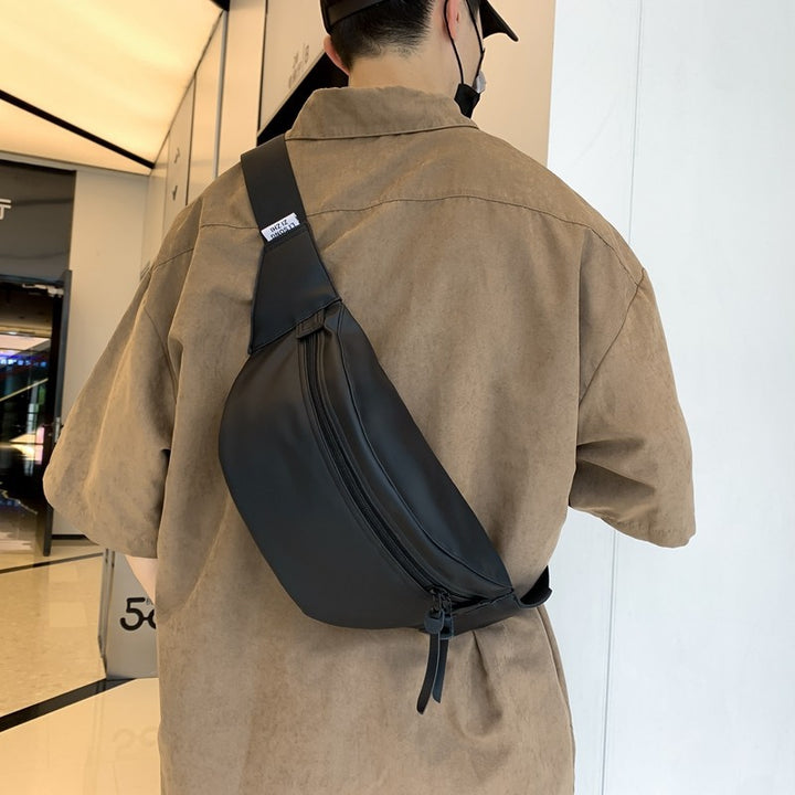 Belt bag with adjustable carrying strap and practical compartments Bowlift