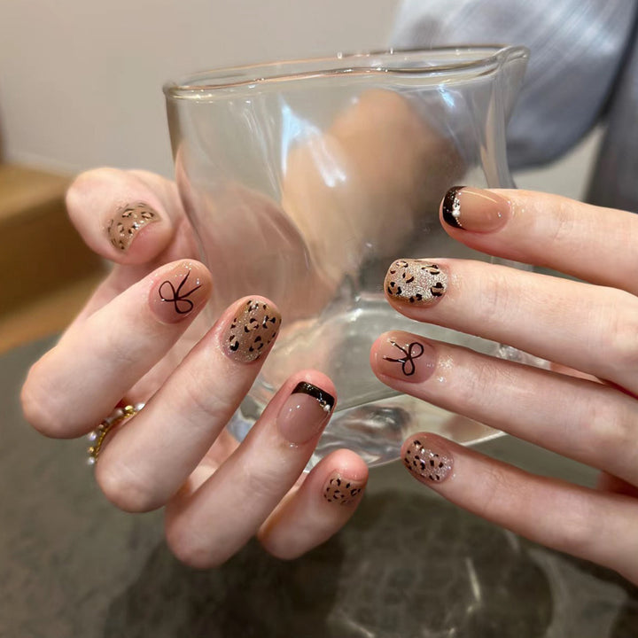 Stylish Press-On Nail Set with Artistic Leopard Design Bowlift