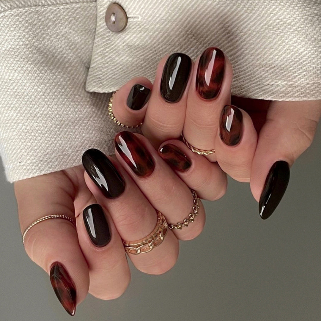 Glamorous art nails in elegant design Bowlift