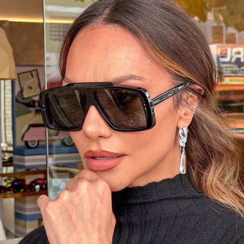 Women's Oversized Sunglasses in Modern Design Bowlift