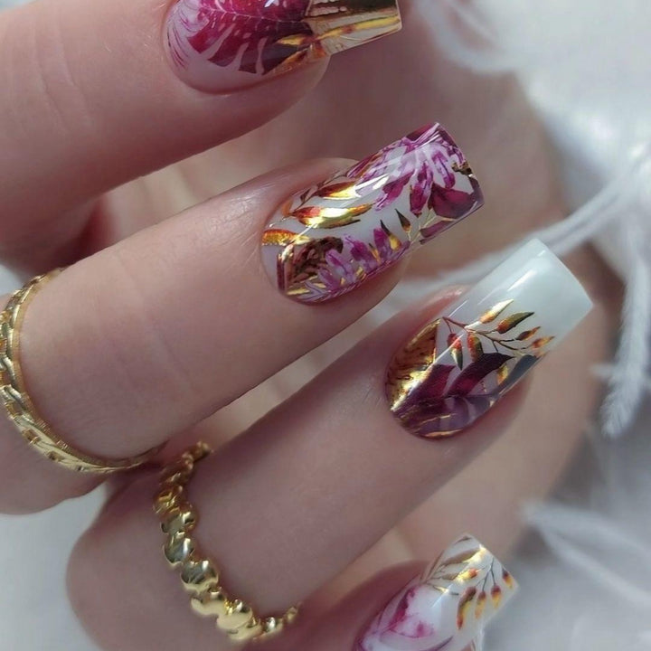 Stylish artificial nails with botanical designs Bowlift
