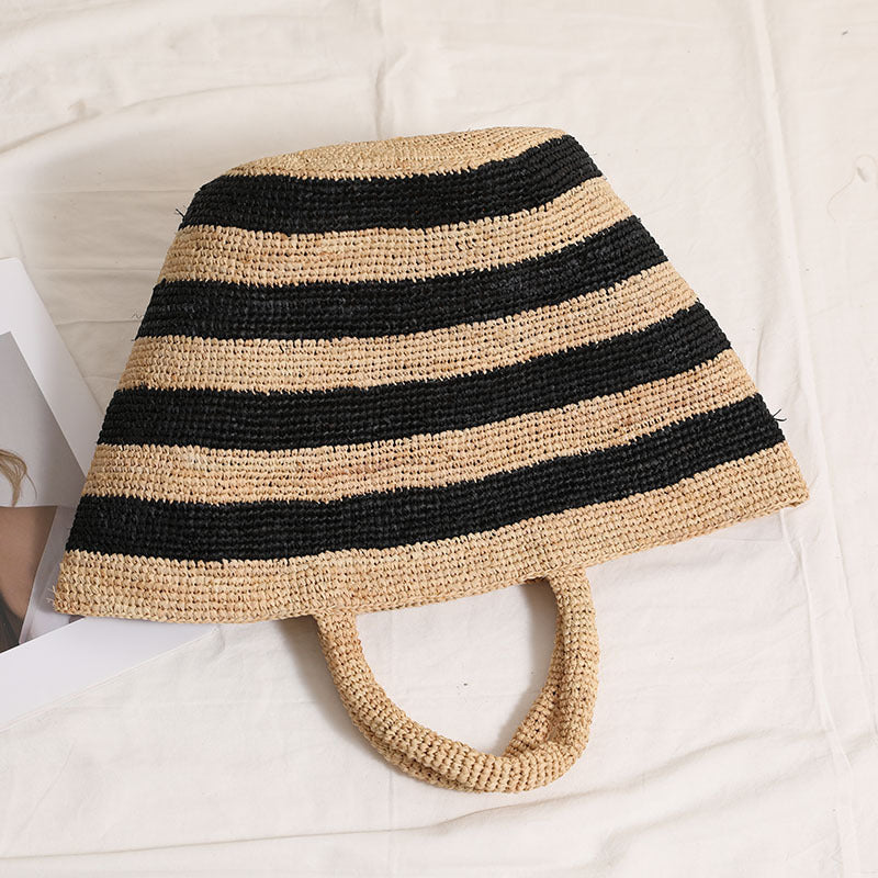 Braided beach bag with modern striped pattern Bowlift