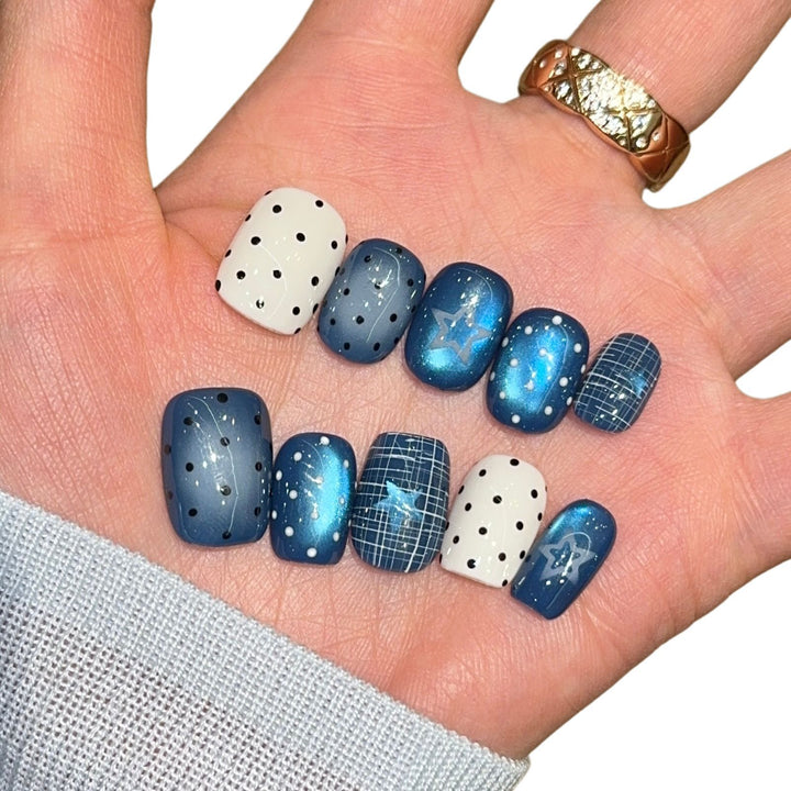 Stylish star and dot design artificial nails Bowlift