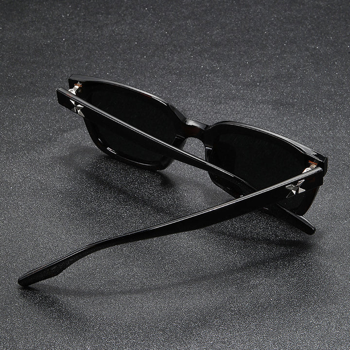 Ladies fashionable sunglasses in square design with high-quality UV protection Bowlift