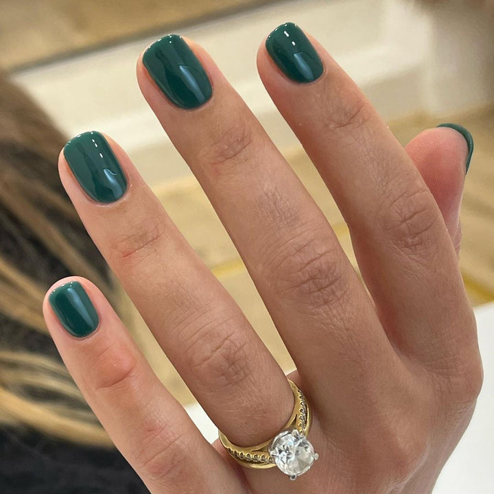 Glamorous nail art with high-gloss finish Bowlift