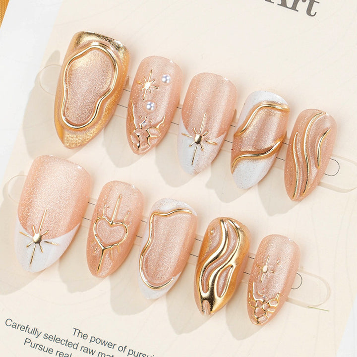 Artificial nail set with luxurious gold accents Bowlift