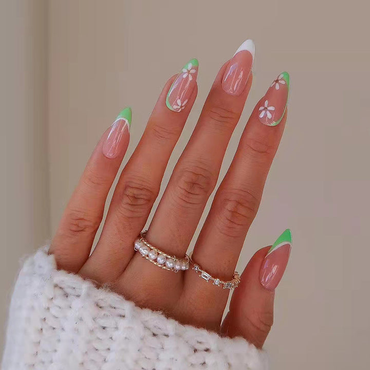 Artistic Nail Art with Floral Details Bowlift