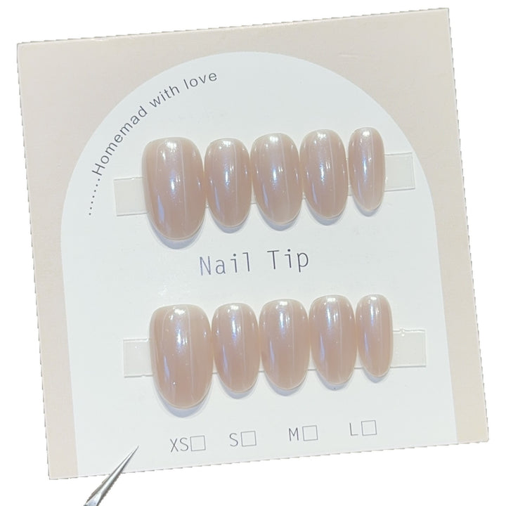 Artificial nails in a timeless elegant design Bowlift