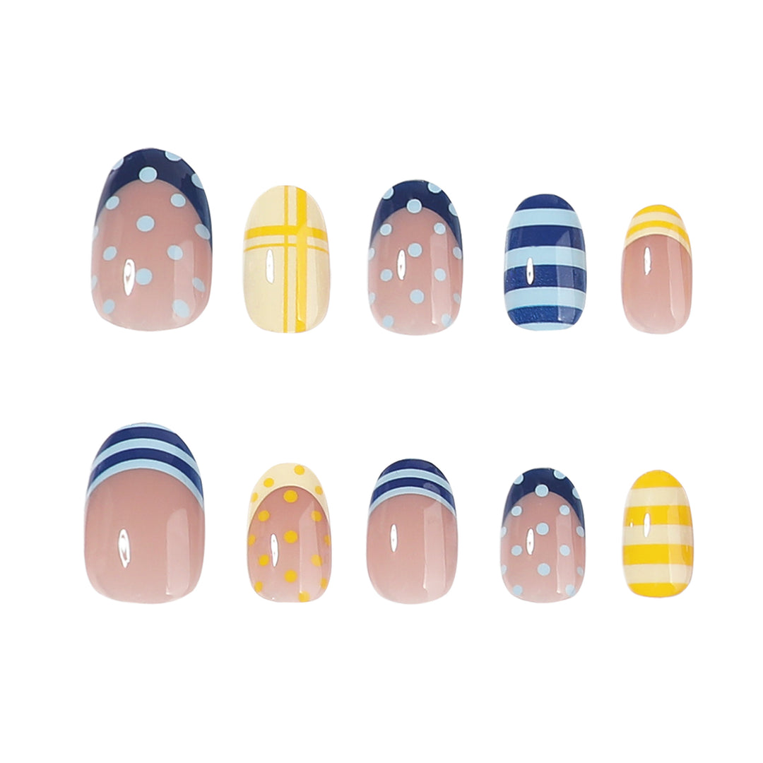 Creative Nail Art in Elegant Pattern Bowlift