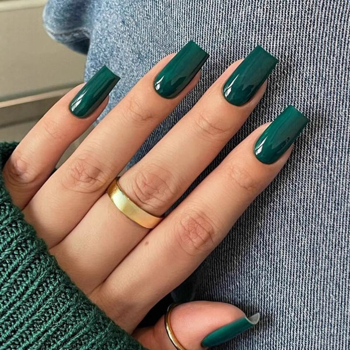High-quality artificial nail set with glossy finish Bowlift