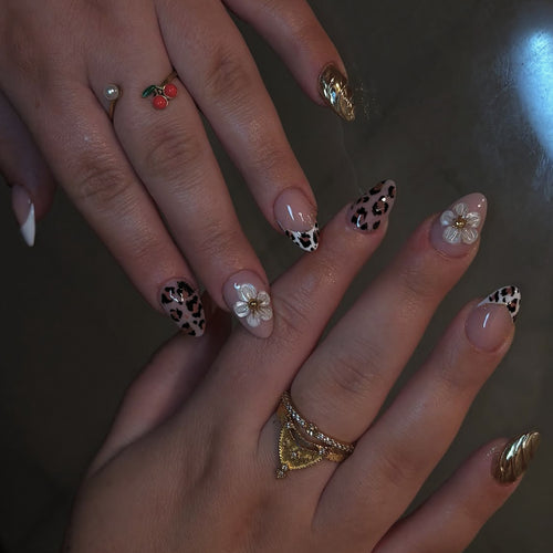 Creative Nail Art Set with Floral and Animal Accents Bowlift