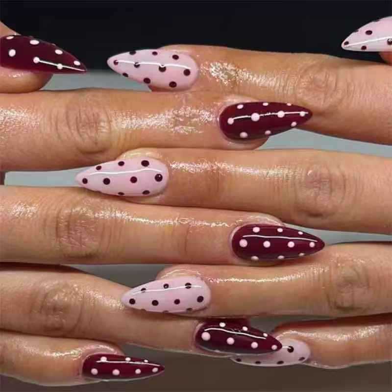 Artifical nail set with playful polka dot design and elegant accents Bowlift