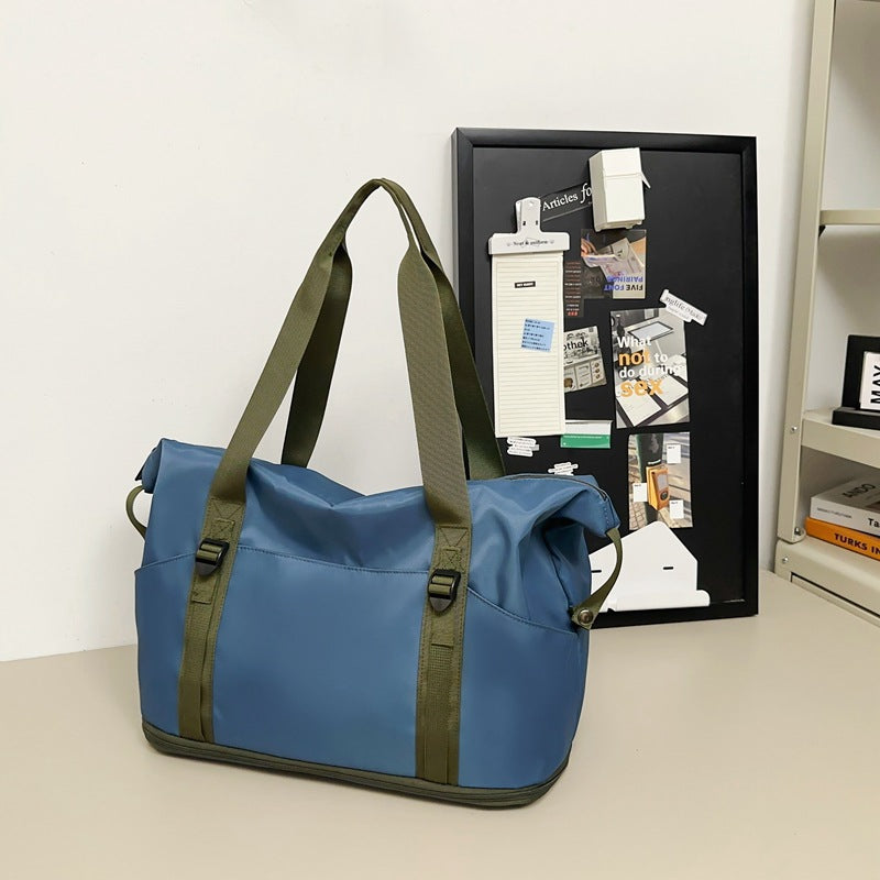 Sporty shoulder bag with water-repellent material and sturdy carrying handles Bowlift