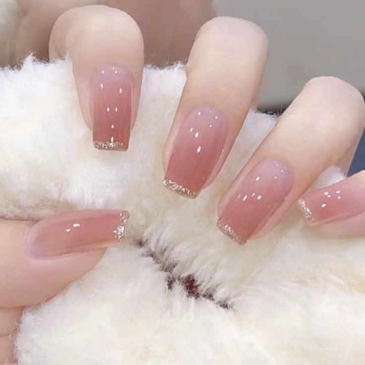 Elegant and Shiny Nail Art Bowlift