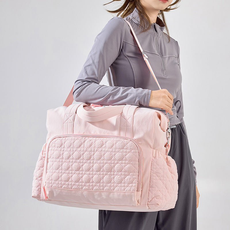 Sporty travel bag with innovative compartment design Bowlift