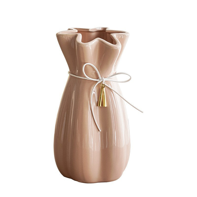 Elegant ceramic vase with delicate ruffled edge Bowlift