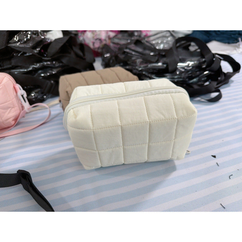 Cosmetic Organizer with Padded Design Bowlift
